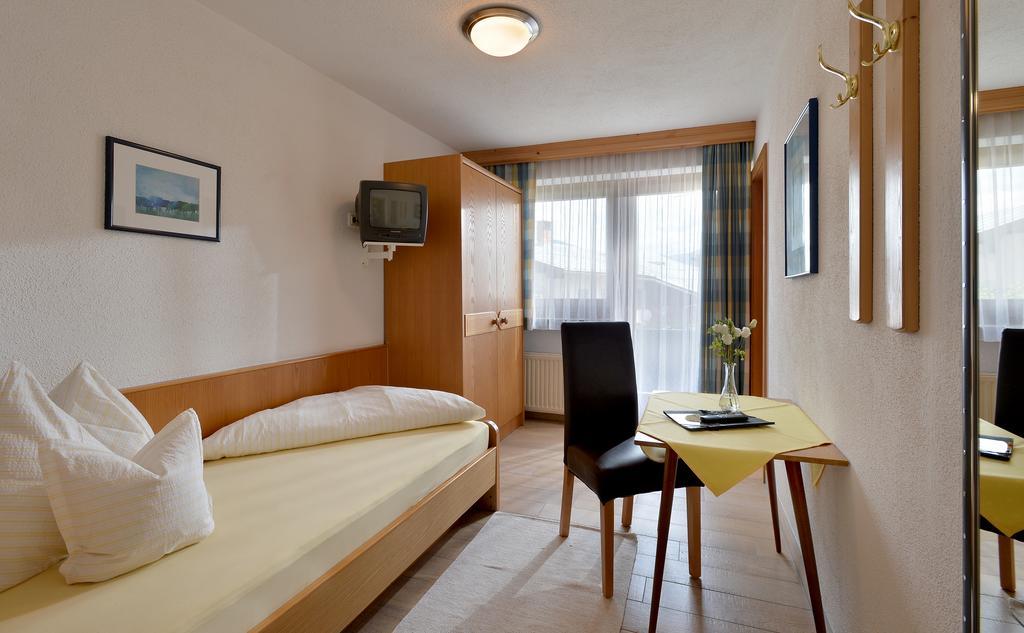 Hotel Theresia Garni Sankt Johann in Tirol Phòng bức ảnh