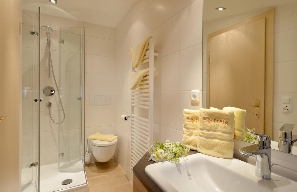 Hotel Theresia Garni Sankt Johann in Tirol Phòng bức ảnh